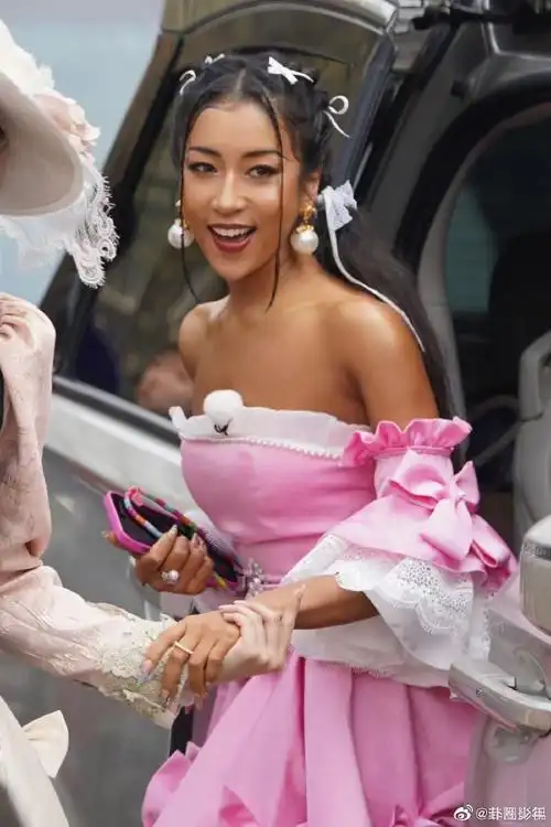 吉克隽逸跑男粉裙路透##吉克隽逸公主裙路透