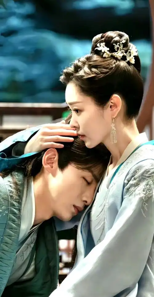 白敬亭宋轶同款脸颊比心##白敬亭宋轶同款脸部比心