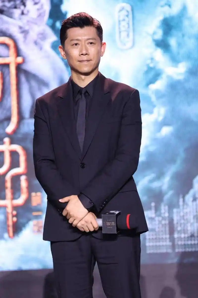 袁泉夏雨夫妻同框  幸福的光芒照亮了整个屏幕  袁泉眼神清澈,微笑