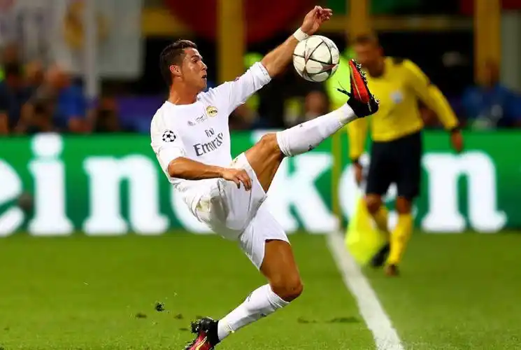 足球巨星c罗欧冠决赛个人集锦(图)