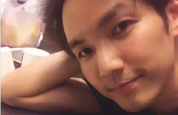 网友赞其不老男神 钟汉良素颜自拍