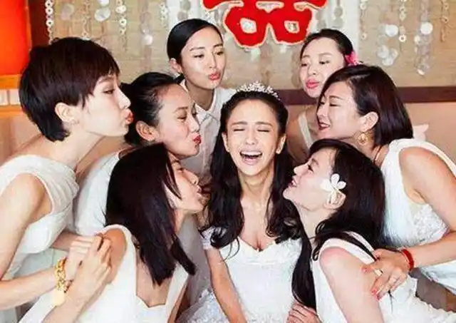 曾被嘲笑排场的佟丽娅伴娘团,如今全红到"高攀不起",打脸众人