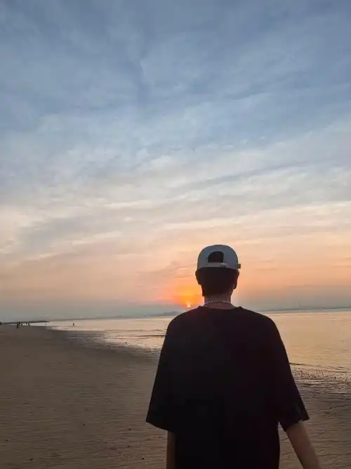 论男朋友拍照技 #给我看看你拍的夕阳 #晒晒氛围感背影 #海边氛围感