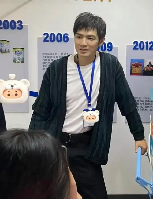 47岁港星钟汉良旅居湖南!