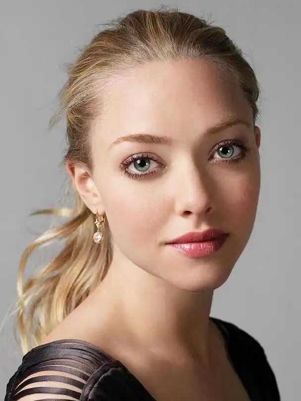 今天我们要盘点的这位好莱坞女星是一位多才多艺的80后,颜值惊人,性感