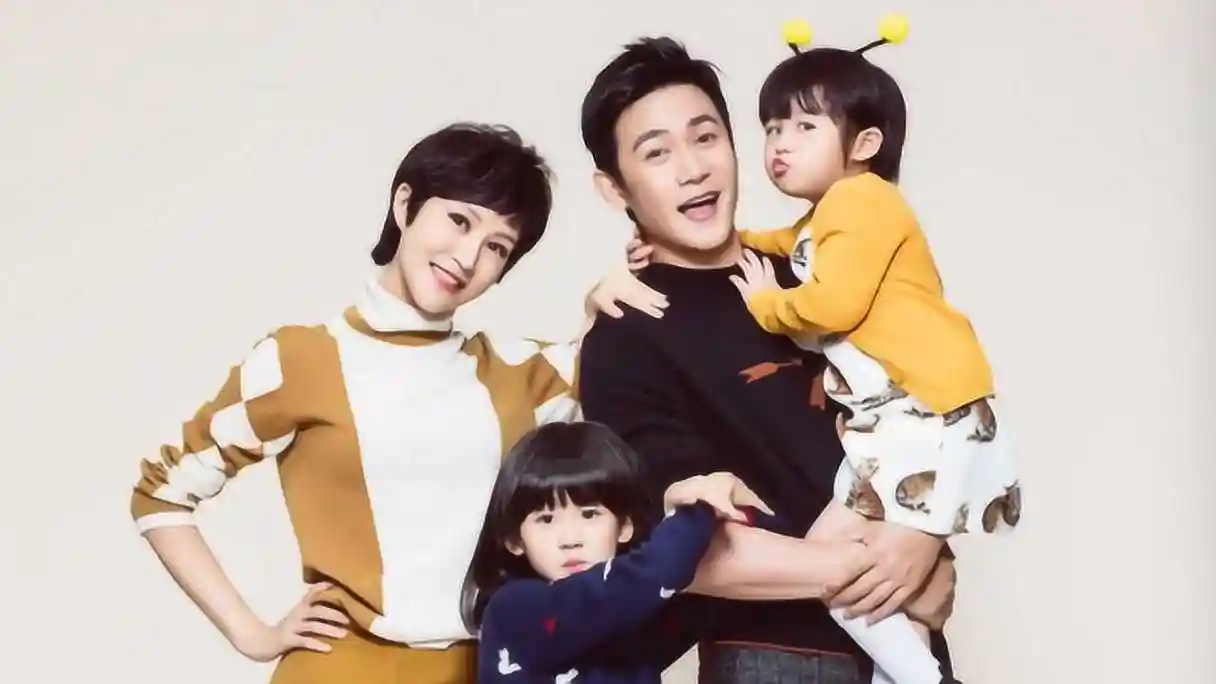 陆毅一家四口国外拍写真,母女三个很漂亮,帅哥美女欢乐又养眼