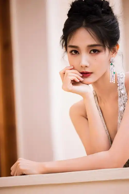 李一桐两套礼服造型