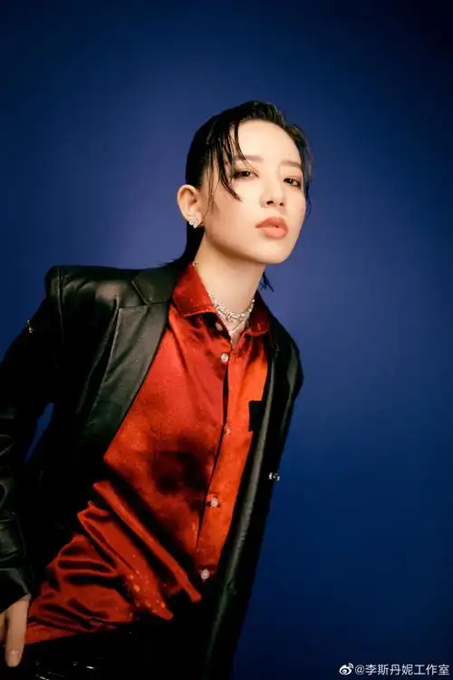 李斯丹妮超话hi,帅气girl,你最可爱,一起来一次《粉红色的回忆》#李斯