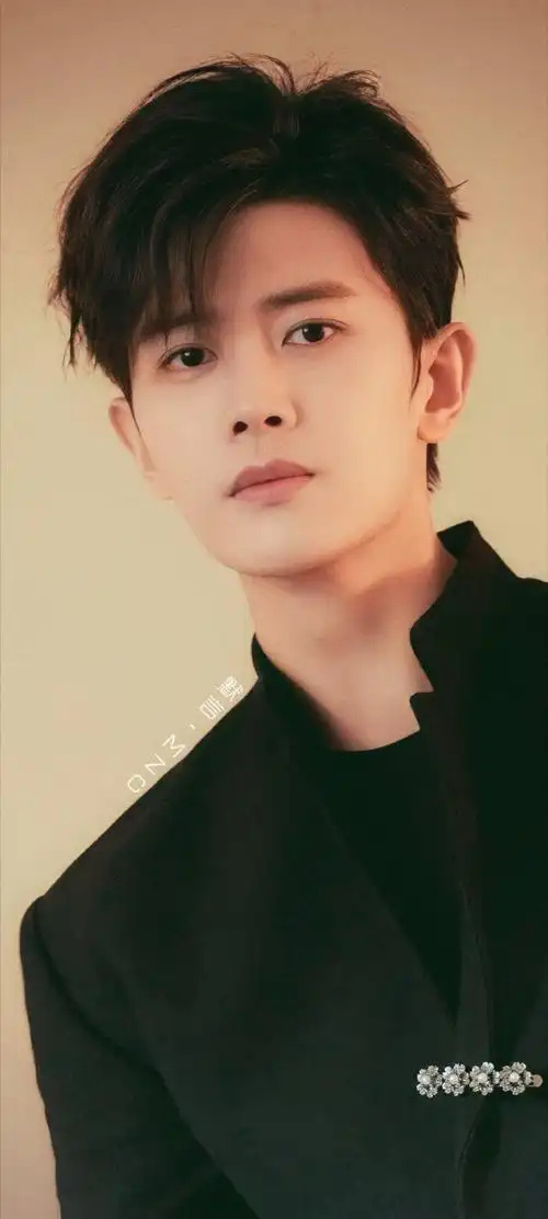 任嘉伦 | 晚安图 20231108美图先来报到晚安,心上任@任嘉伦allen调修