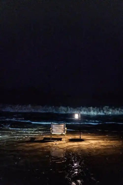 孤独的深夜海边