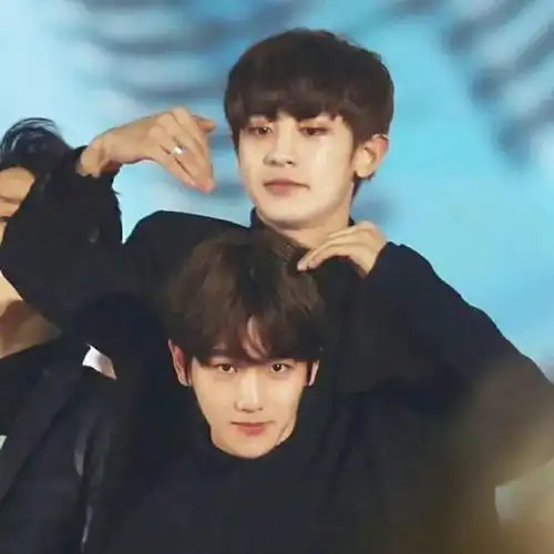 快来和灿烈合照吧