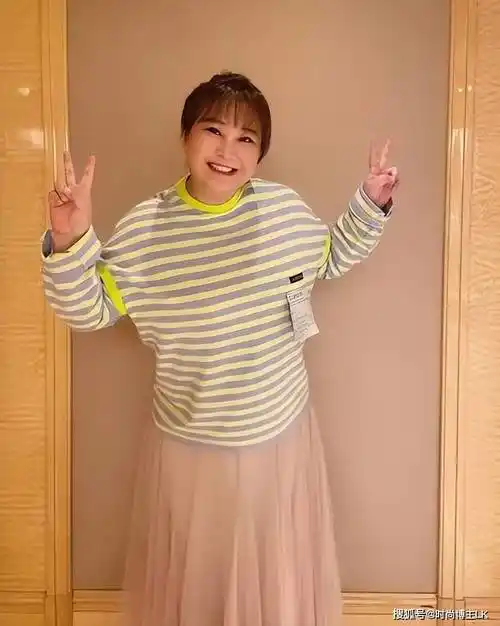 眼前一亮的效果穿搭优点:温柔可人,随性自在贾玲近照曝光果然瘦了不少