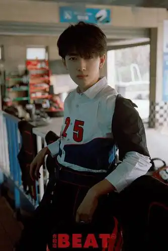 给大家安利一下《终极笔记》里演小花的演员刘昱晗