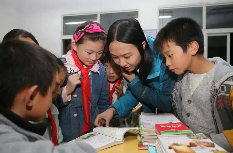 镜头中的最美支教团|"情系山娃 梦圆摩峰"的支教生--中国青年志愿者网