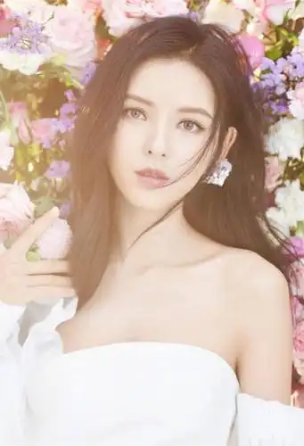 瑞丽封面冠军张予曦