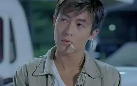 一套总共是三个火机,画面设计分别是秋名山,藤原拓海,高桥凉介,你是否