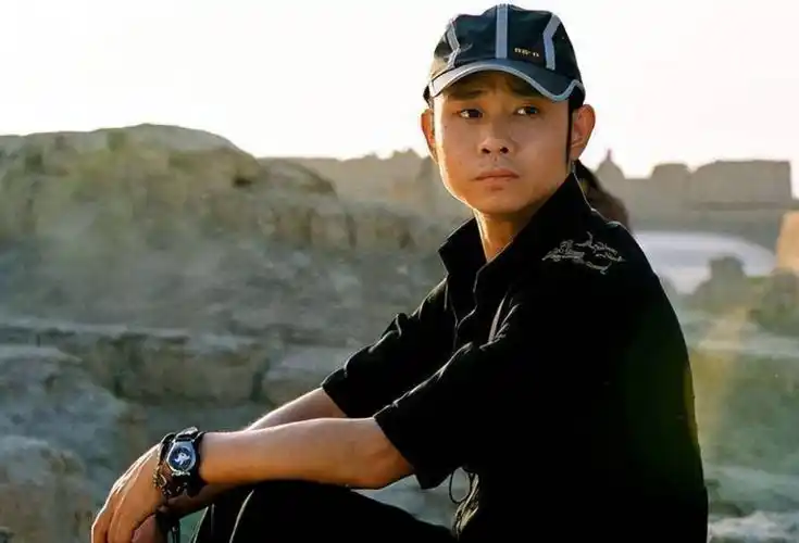 退圈12年后,51岁刀郎现状发福油腻,网友评论:撞脸范伟_腾讯新闻