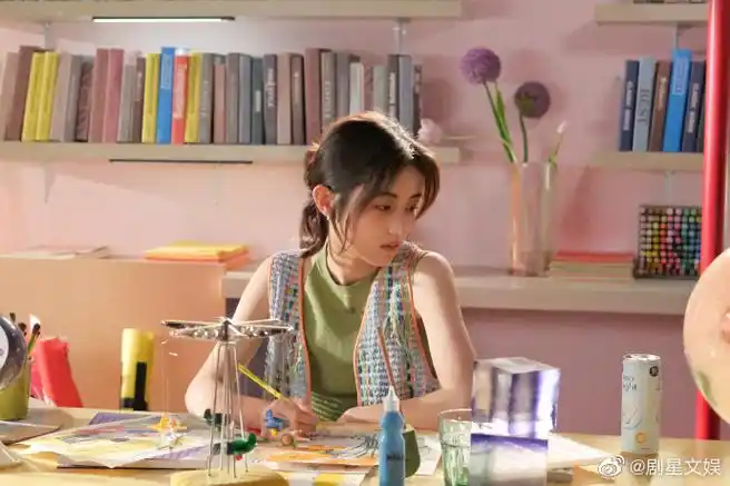 张子枫微醺的夏天#张子枫的夏日花絮图真的好美啊~超级喜欢这组图的