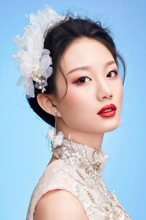 好久没发人像彩妆妆面一组