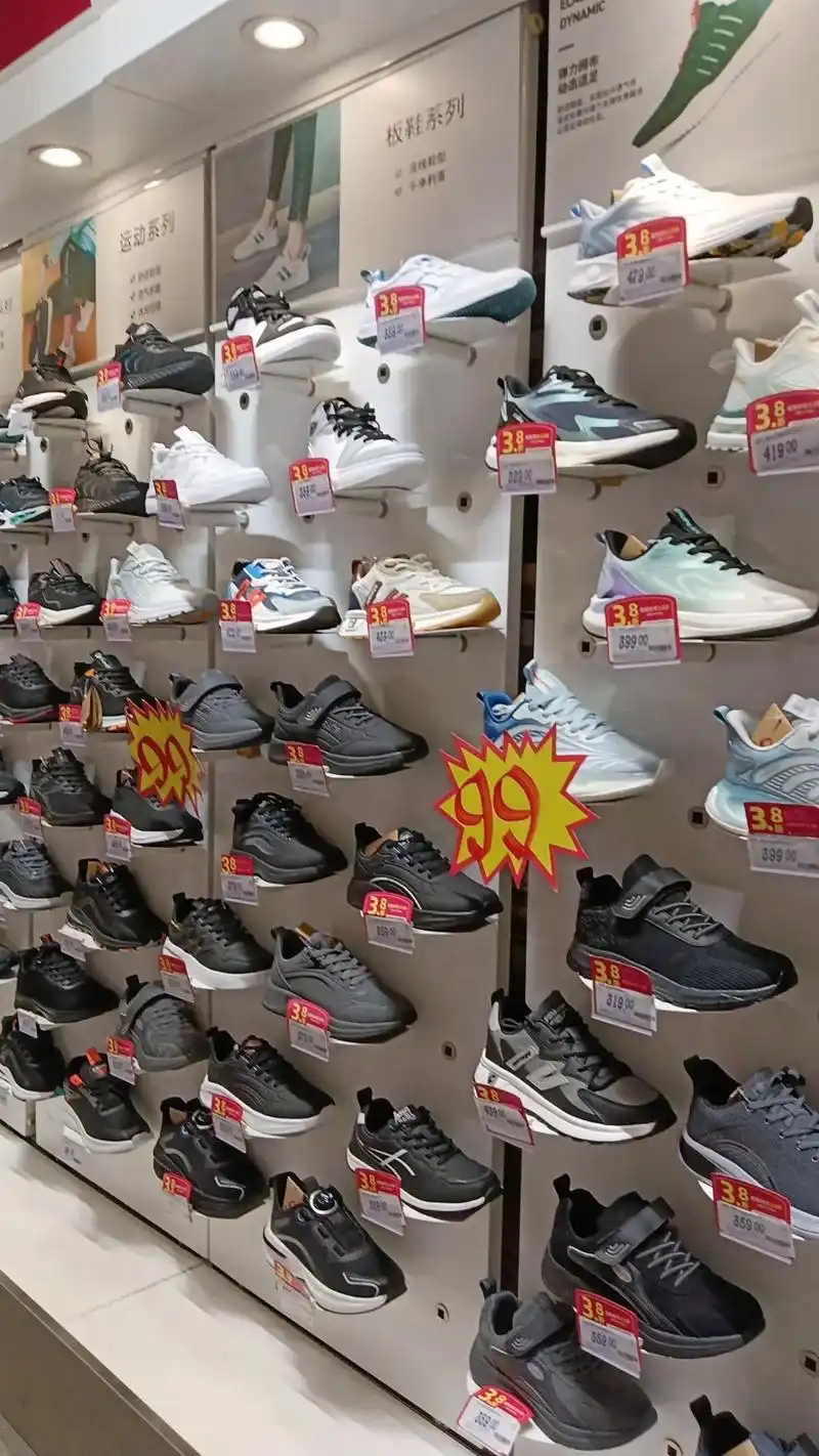 好消息[庆祝][庆祝][庆祝]大润发广陵店超杯运动鞋五一大放价[庆祝]