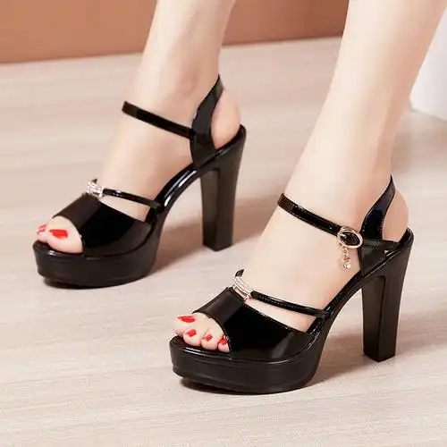 高跟粗跟凉鞋女2020夏季新款厚底防水台漆皮一字扣高跟鞋女式凉鞋