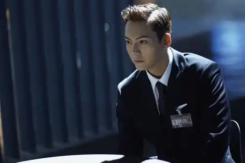 陈伟霆《风暴舞》热播 男友力爆发名场面获赞