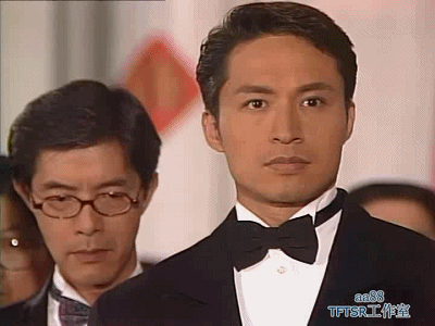 中年发福和脱发马景涛全占了,近照他满面油光,脑门锃光瓦亮的