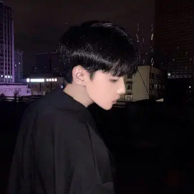 由美头网整理发布,男生头像频道提供更多与干净,乖乖,帅气,kqq男头