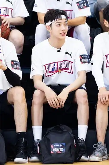 赖冠霖加盟篮球竞技真人秀 诠释热血篮球少年