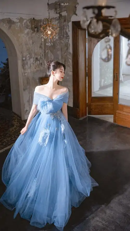 杨紫┊蓝色星球9295#杨紫碧蓝抹胸纱裙造型