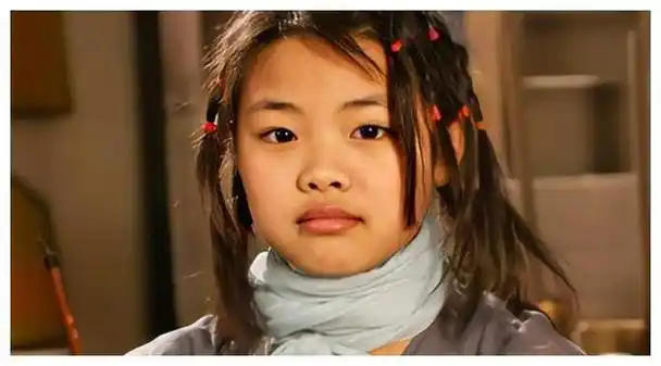 最近有不少网友讨论起杨紫的颜值变化,大家都注意到她瘦了不少,还有人