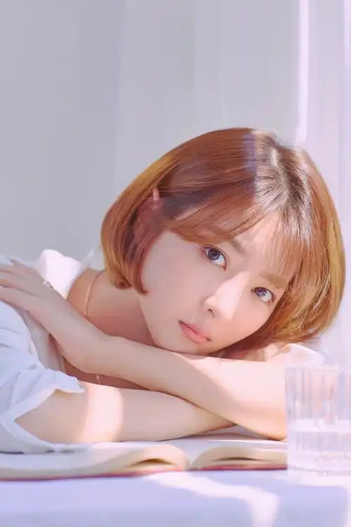 甜系少女秦鸣悦写真曝光 《风暴舞》"玛雅"正在解锁中