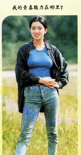 巩俐80年代挂历照曝光 泳装上镜显青涩(组图