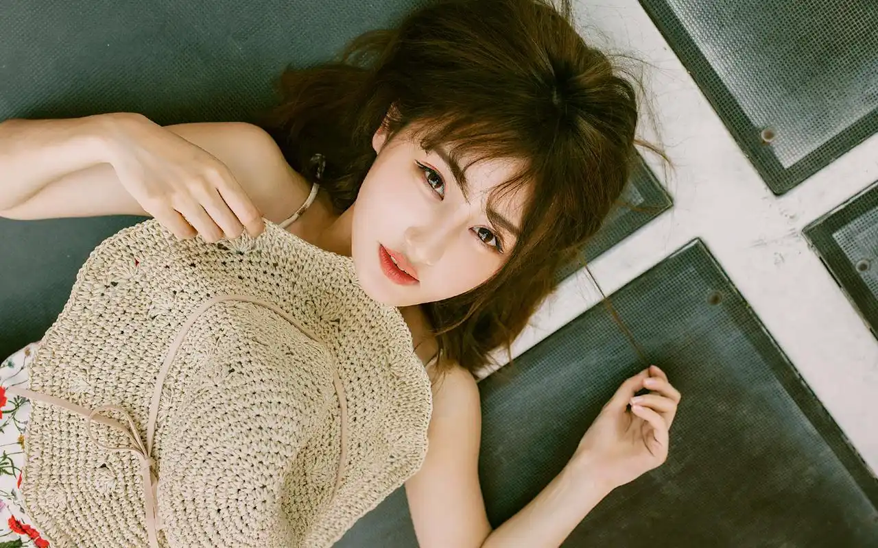 日系少女小清新碎花裙唯美写真高清桌面壁纸