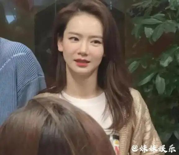 素颜平平无奇不不不戚薇告诉你带妆感会更加有气场