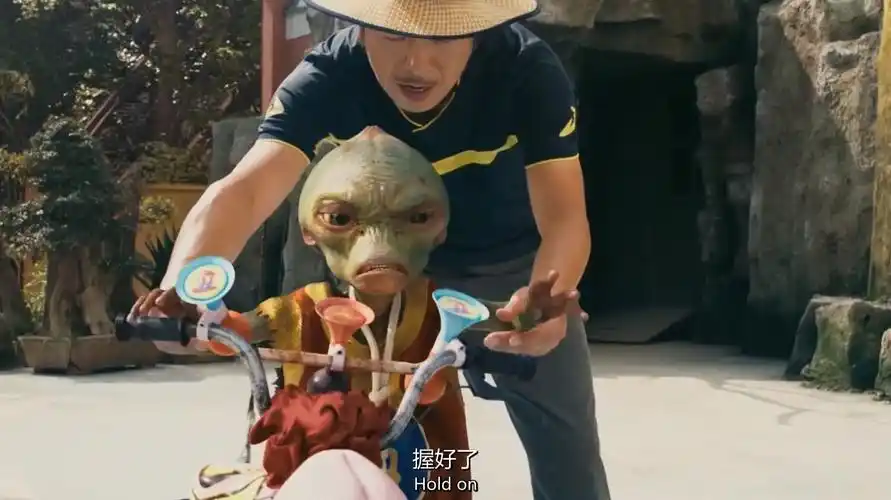 疯狂外星人:外星人刚降临地球,就被黄渤当成猴子训练杂技