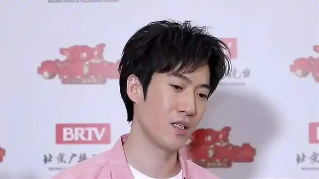 王宁常远同台出镜,两兄弟互相拆台,把人乐傻了丨文娱播报