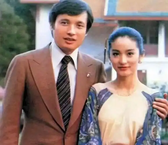 在拍摄期间他与女演员林青霞搞暧昧,事后秦祥林不解释也不否认,事实