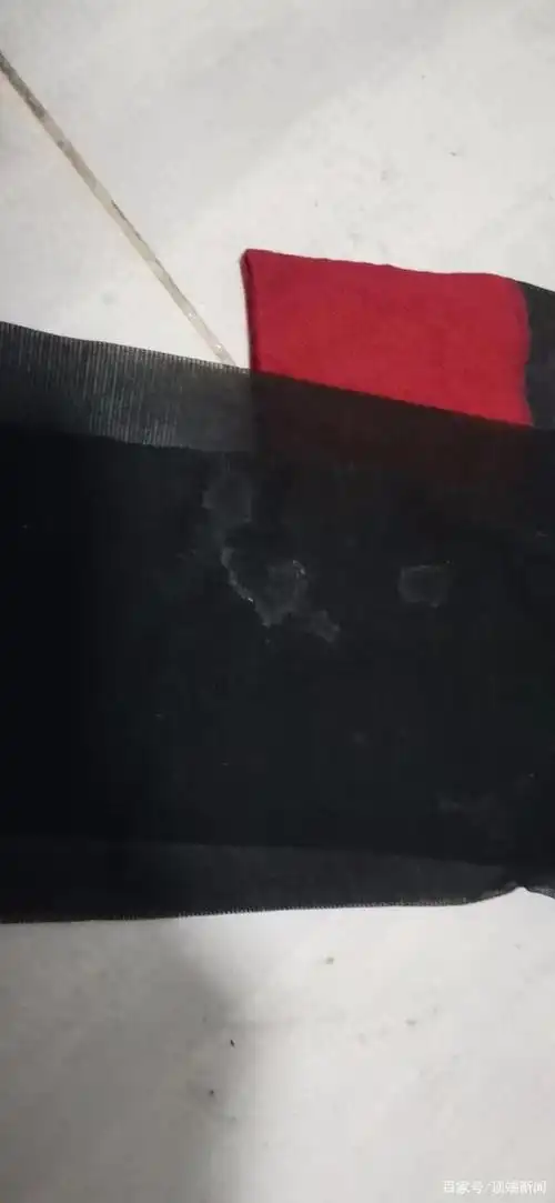 网购丝袜却发现快递破损,有不明液体残留,拼多多,韵达回应