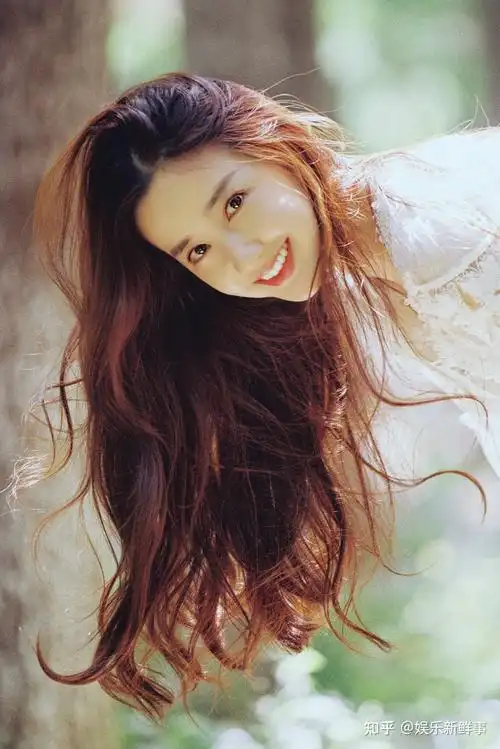 陈欣予春日踏青写真曝光元气少女状态拉满