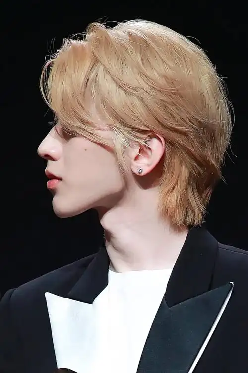 蔡徐坤金发太帅了