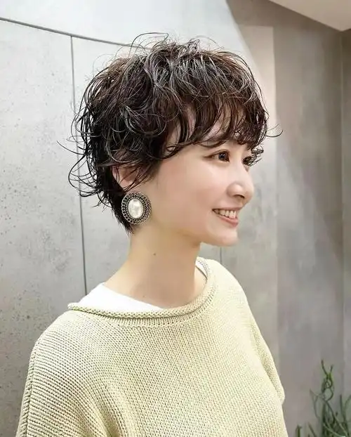 6种时髦又洋气的卷发,减龄又显脸小 短发|烫发