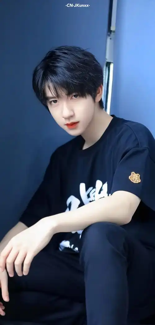 贺峻霖竖屏壁纸