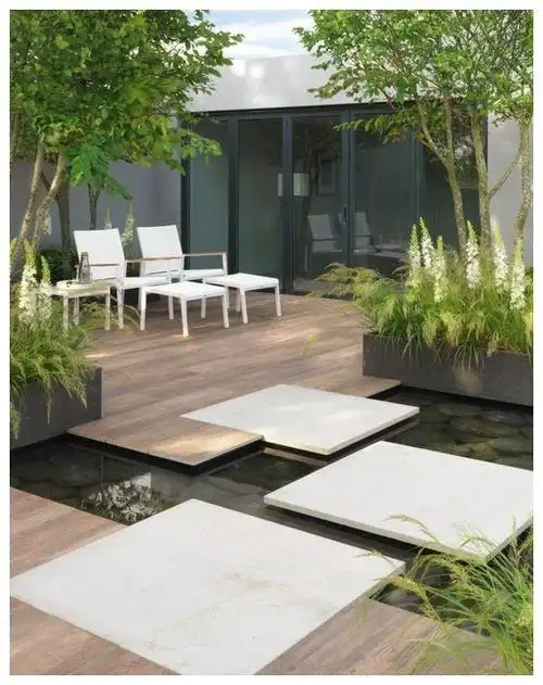 值得借鉴这个虽然不是庭院中的设计效果,但是玻璃收边水池所营造出来