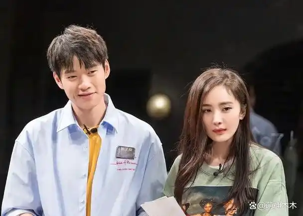 意难平杨幂被抓拍到多次偷看魏大勋两人意外同框画面曝光