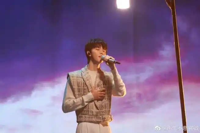 "(比如)马嘉祺,虽然他是节目中年龄最小的,但是对于80