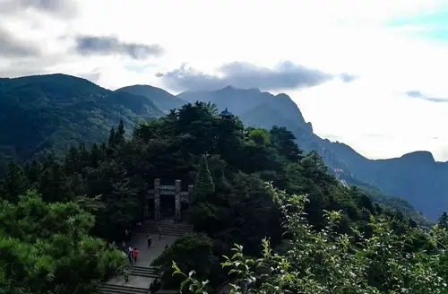 "庐山第一奇观"—三叠泉,有"不到三叠泉,不算庐山客"之美句