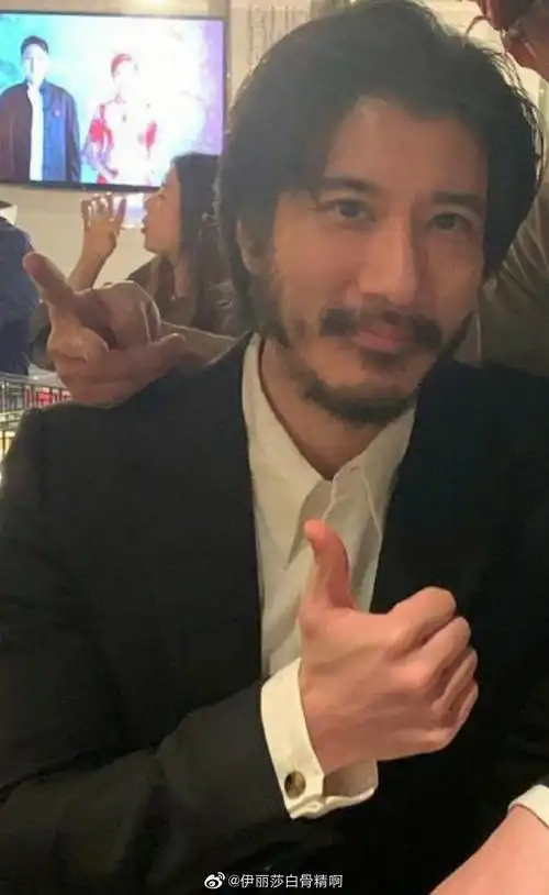 好久不见的王力宏留起了胡子,还是络腮胡