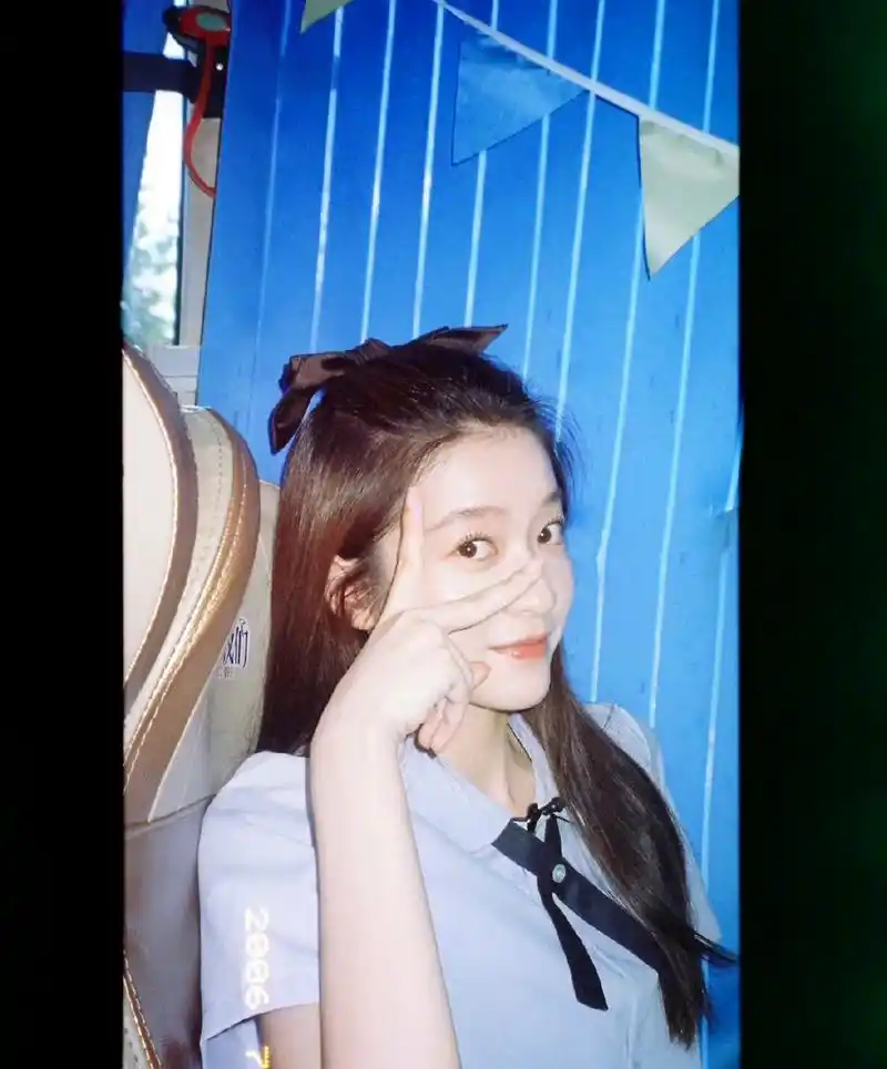 今日,狗仔刘大锤曝张雪迎恋情,男方为辛云来,被拍到两人手牵着手一起