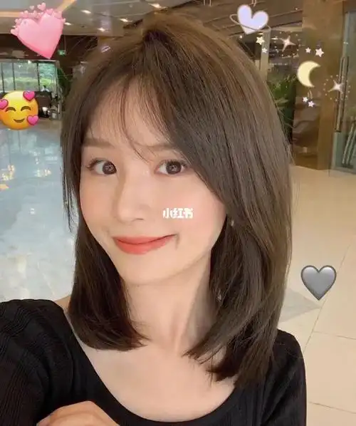 显脸小减龄的发型居然如此简单可扎可散改良减龄初恋头!